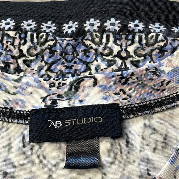 AB Studio Sleeveless Top in size L - Picture 5 of 5